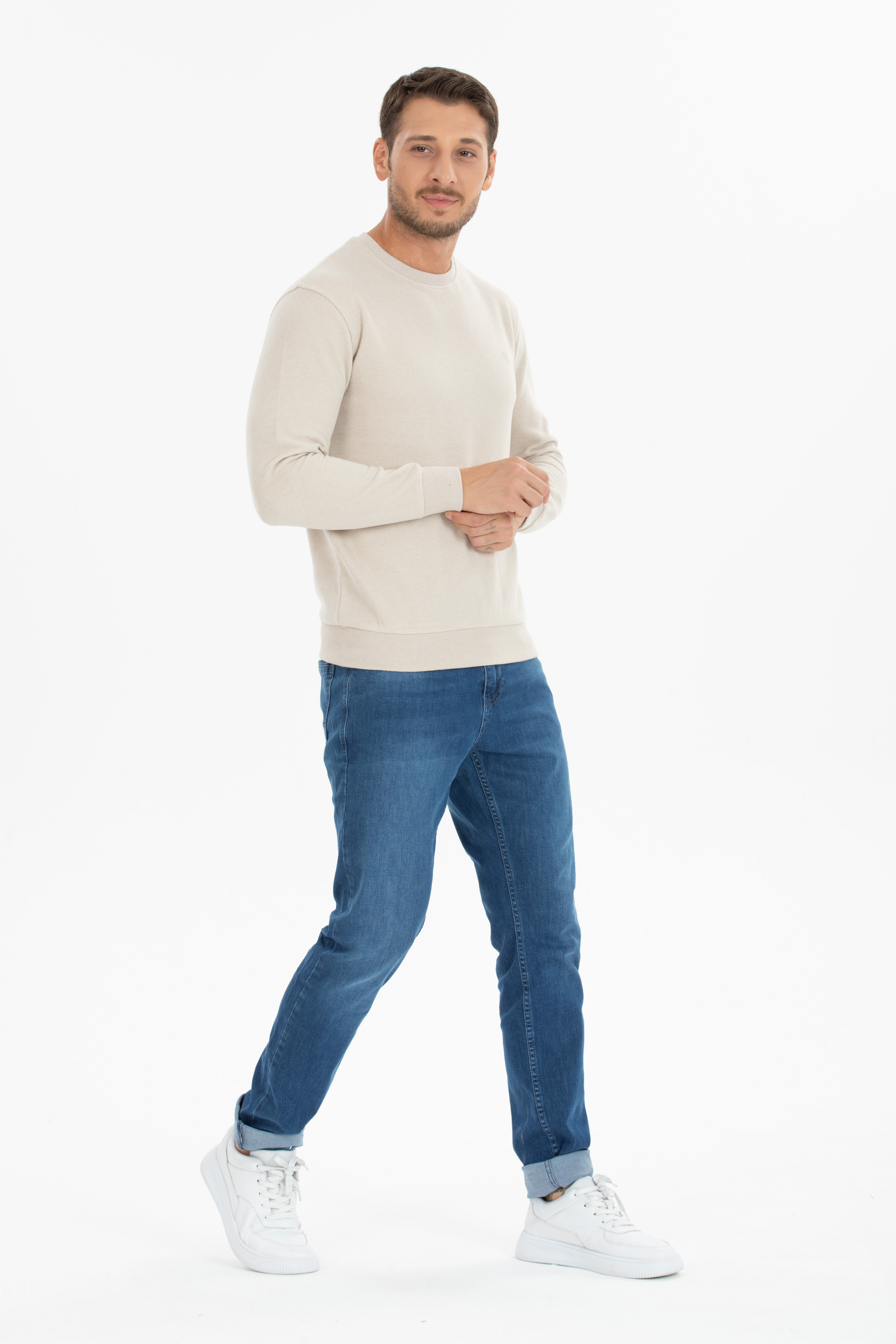 Basic 0 Yaka Model Bej Uzun Kollu Sweatshirt
